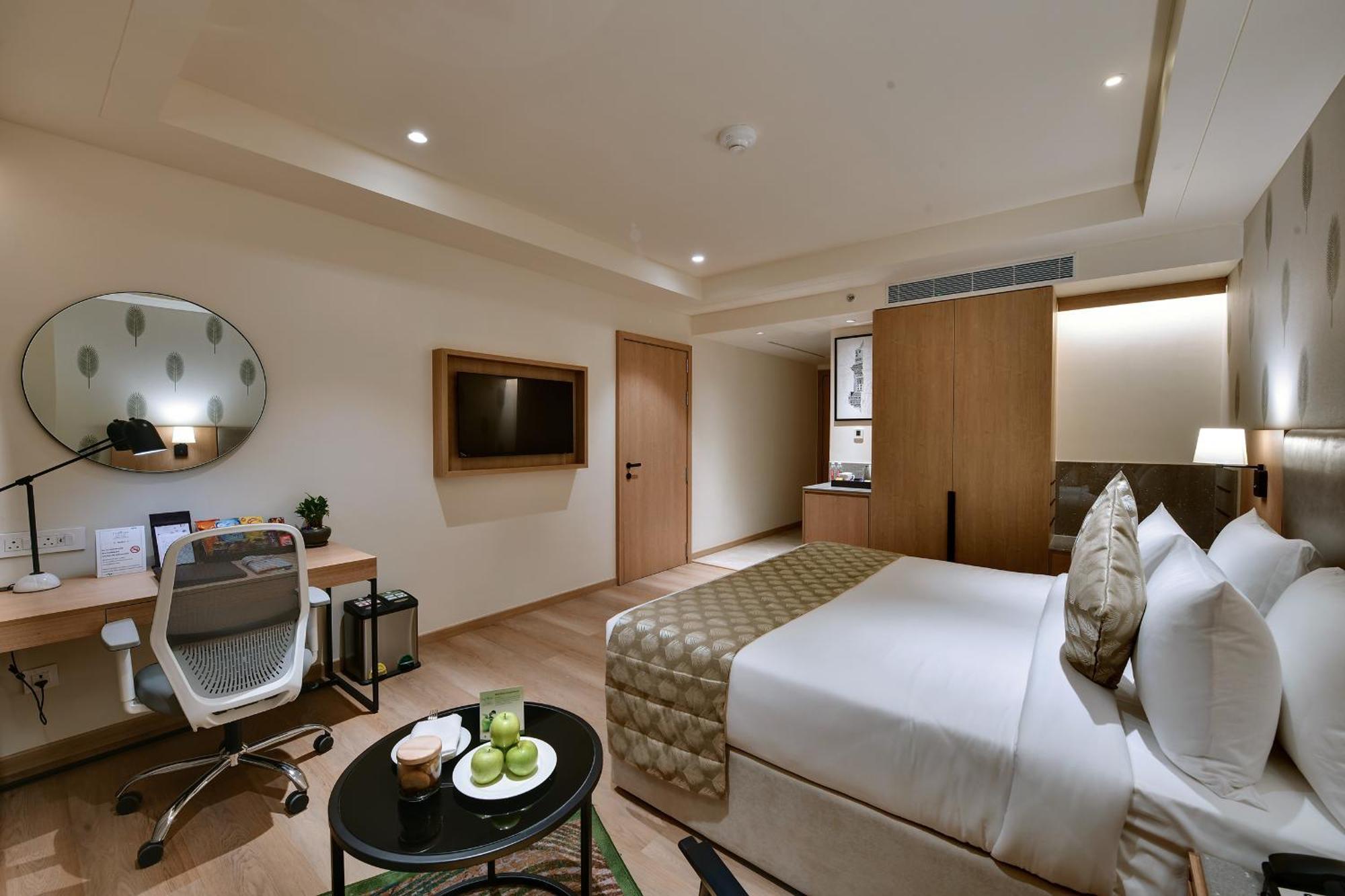 Отель The Fern Residency, Гандинагар Экстерьер фото